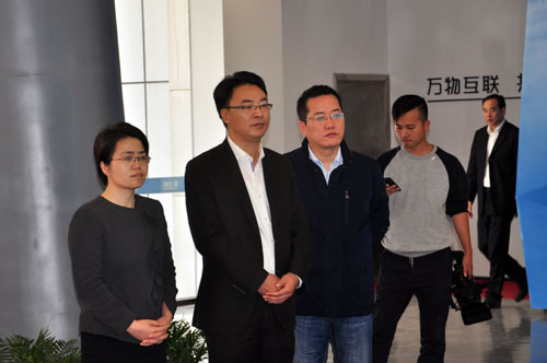 江北區委書記丁曉芳陪同寧海黨政考察團一行蒞臨寧波物聯網產業園考察